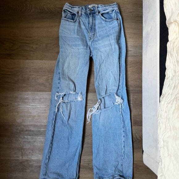 Abercrombie 90s Relaxed High-Rise Jean - Light Wash Distressed - Picture 6 of 8